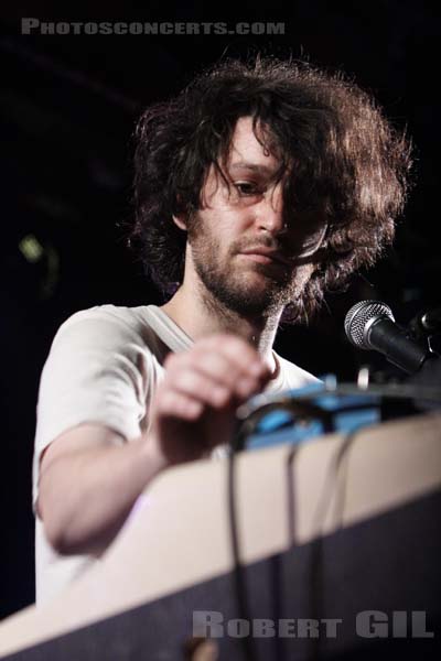STEEPLE REMOVE - 2006-07-21 - PARIS - La Maroquinerie - 